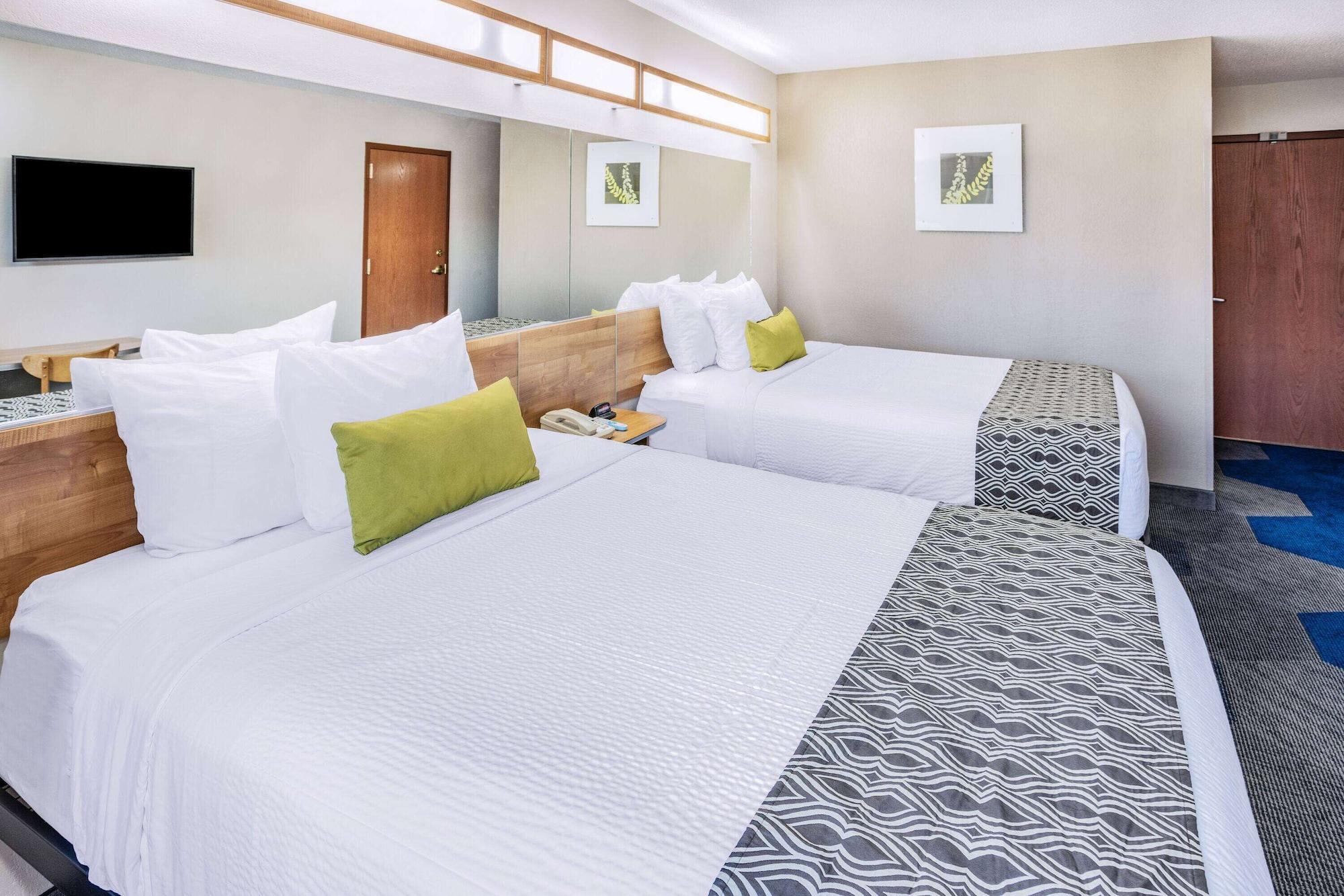 Microtel Inn & Suites By Wyndham Johnstown Buitenkant foto